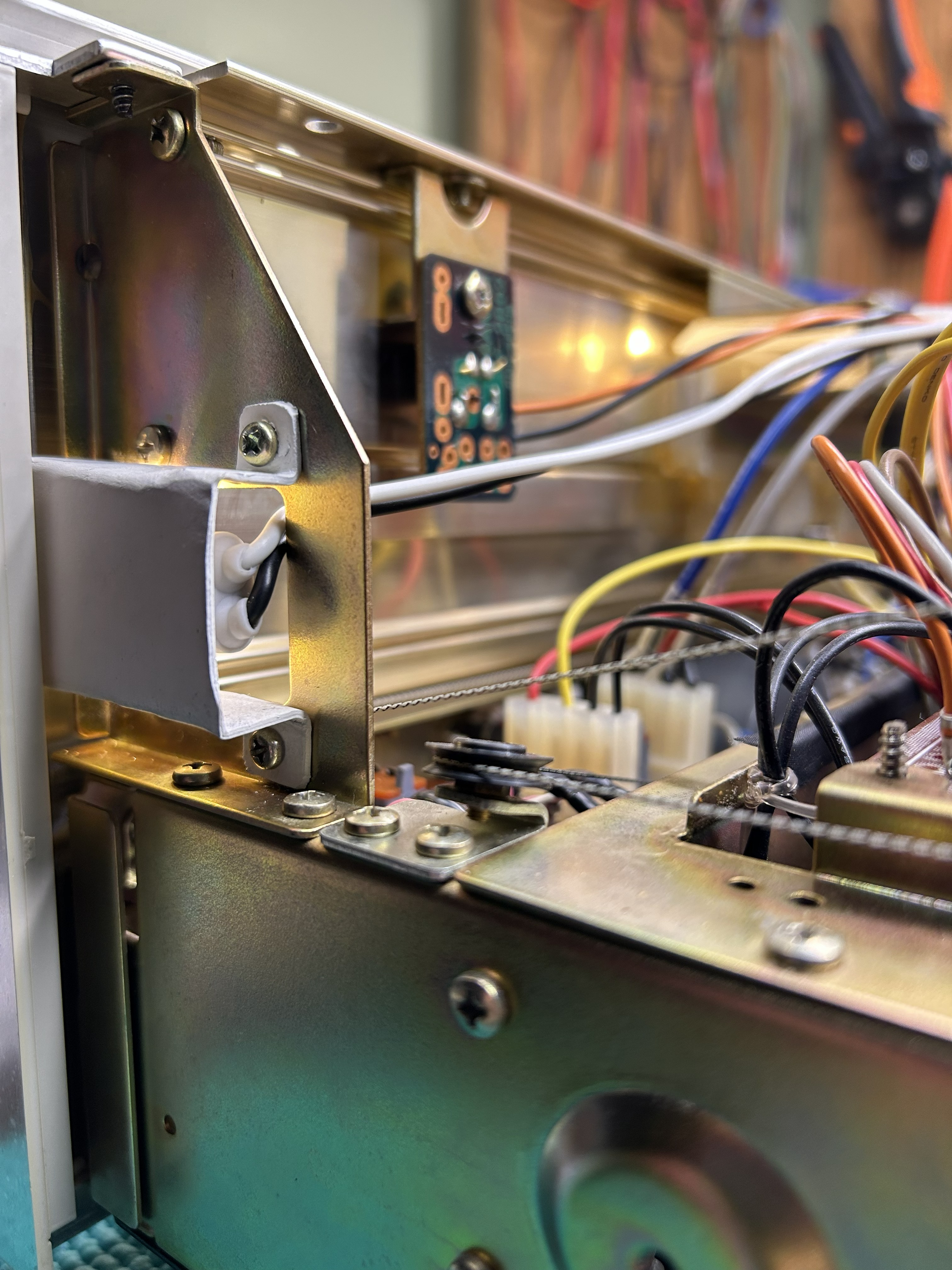 Matching right-side dial lamp assembly added to the Sansui G-5000